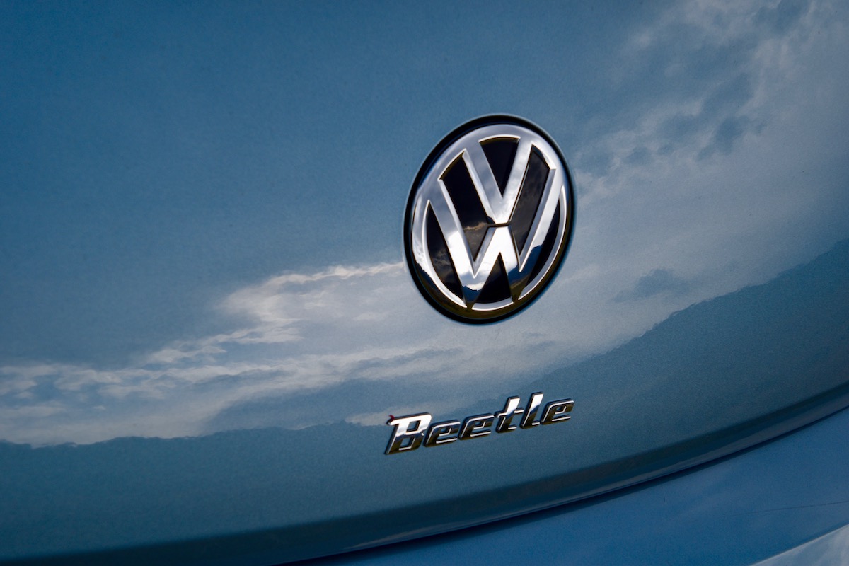 message-editor%2F1557344738961-2019volkswagenbeetlefinalserearbadge.jpg