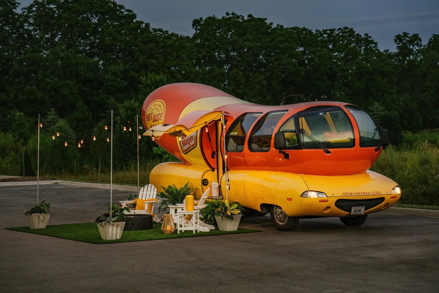 message-editor%2F1563539749982-oscarmayerwienermobileairbnbjuly2019.jpg