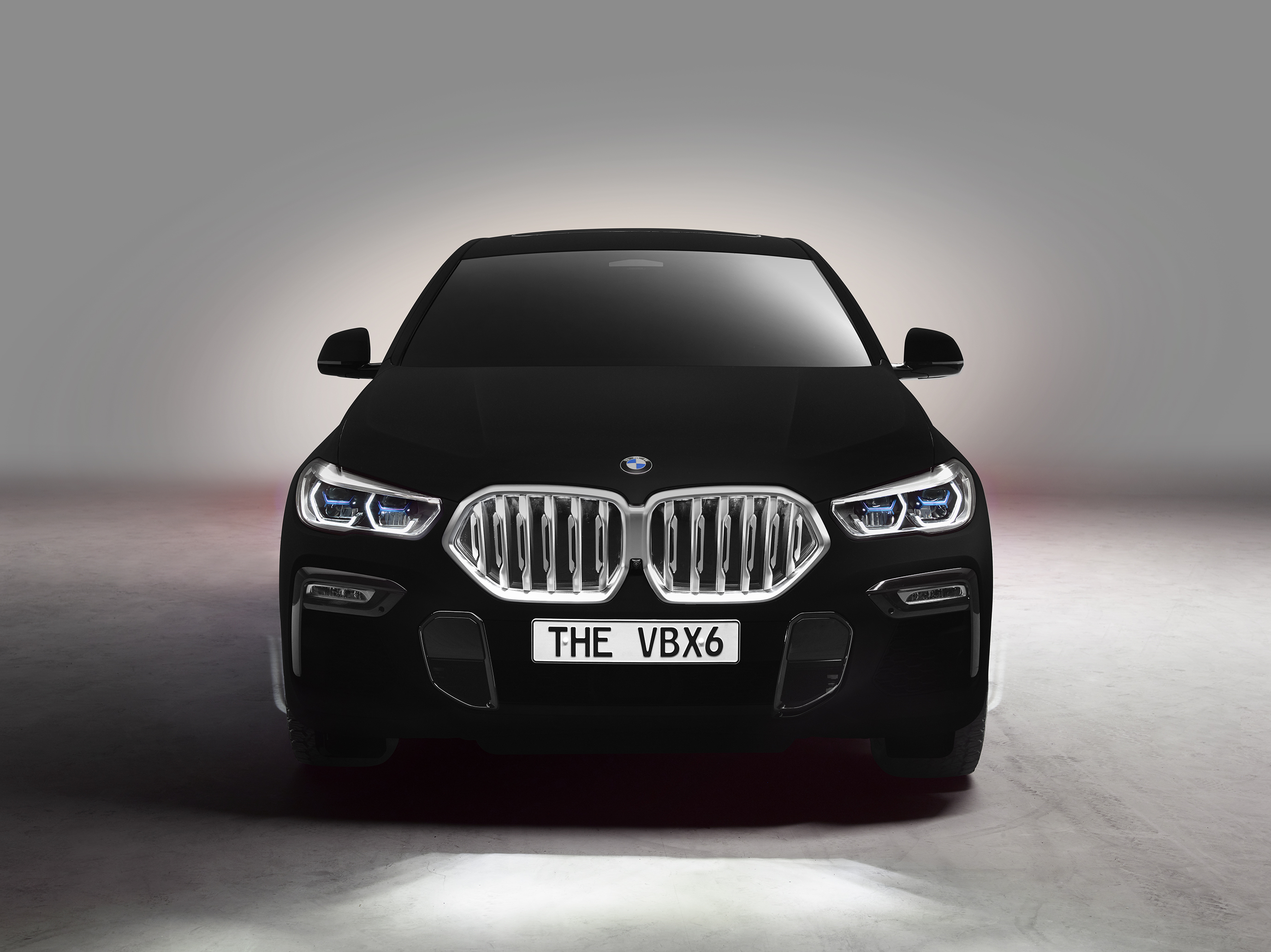 message-editor%2F1567001244400-p90363152_highres_the-bmw-vantablack-x.jpg