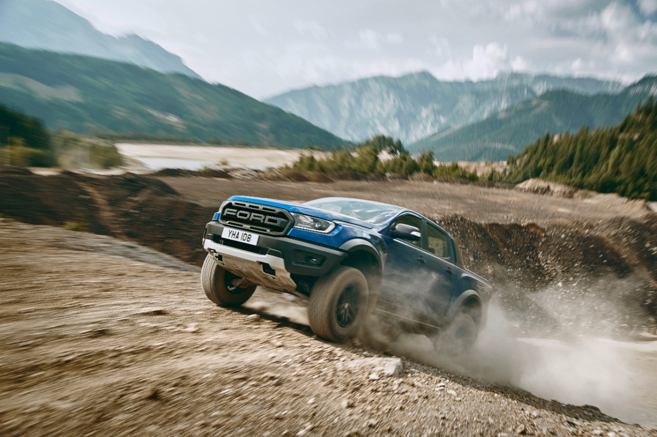 message-editor%2F1568654372284-2018_ford_ranger_raptor_wildtrak_shot22_34frontclimbdynamic_04.jpg