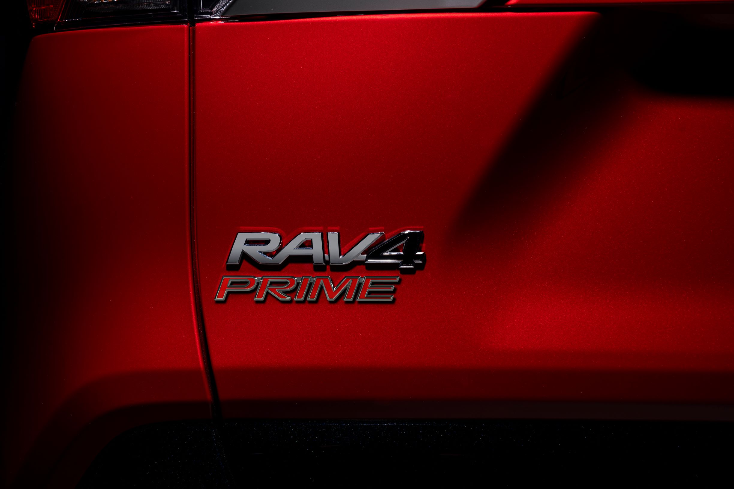 message-editor%2F1574114266177-2021_rav4prime_exterior_19.jpg