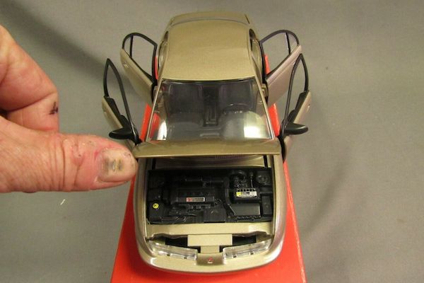 1998 Saturn SL2 1:18 Die-Cast Model