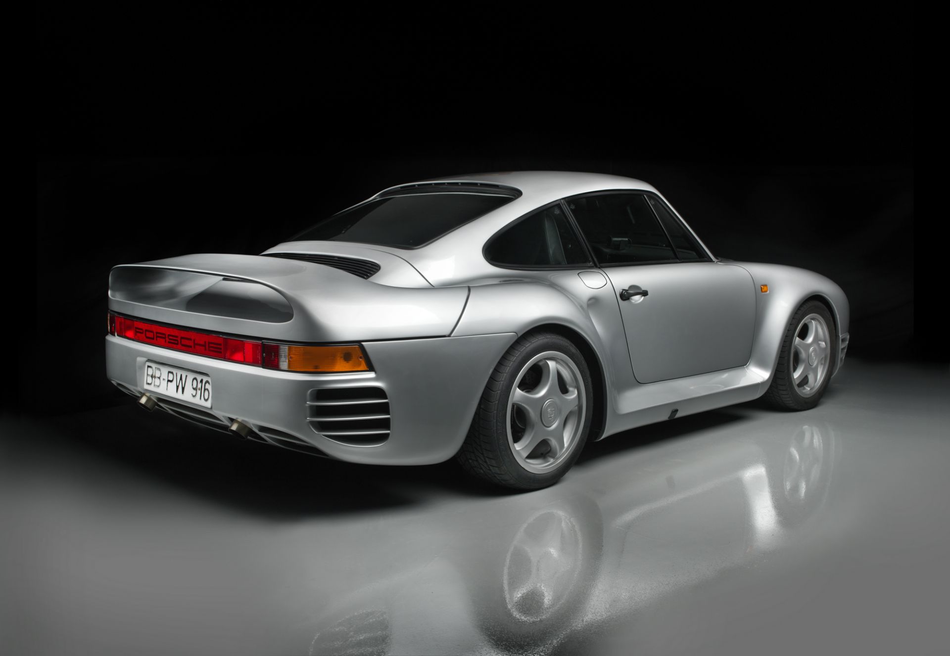 message-editor%2F1601086128381-porsche959rear3-4.jpg