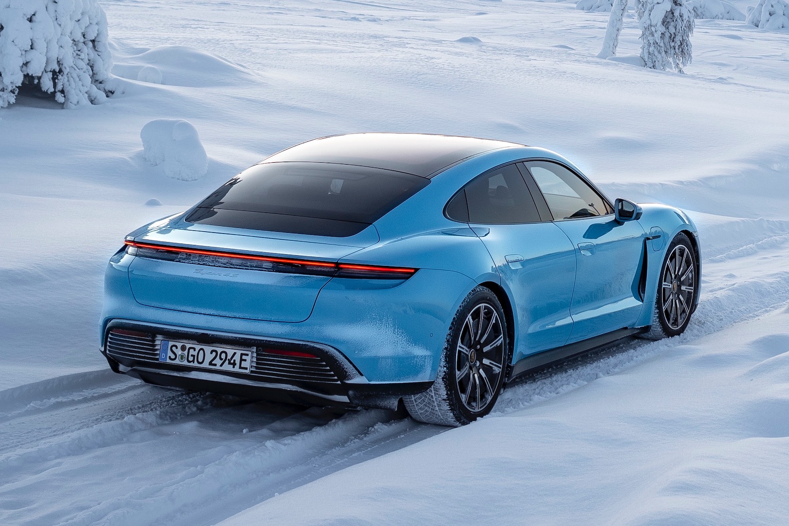 message-editor%2F1606838253688-high_taycan_4s_porsche_experience_levi_finland_2019_porsche_ag_5.jpeg