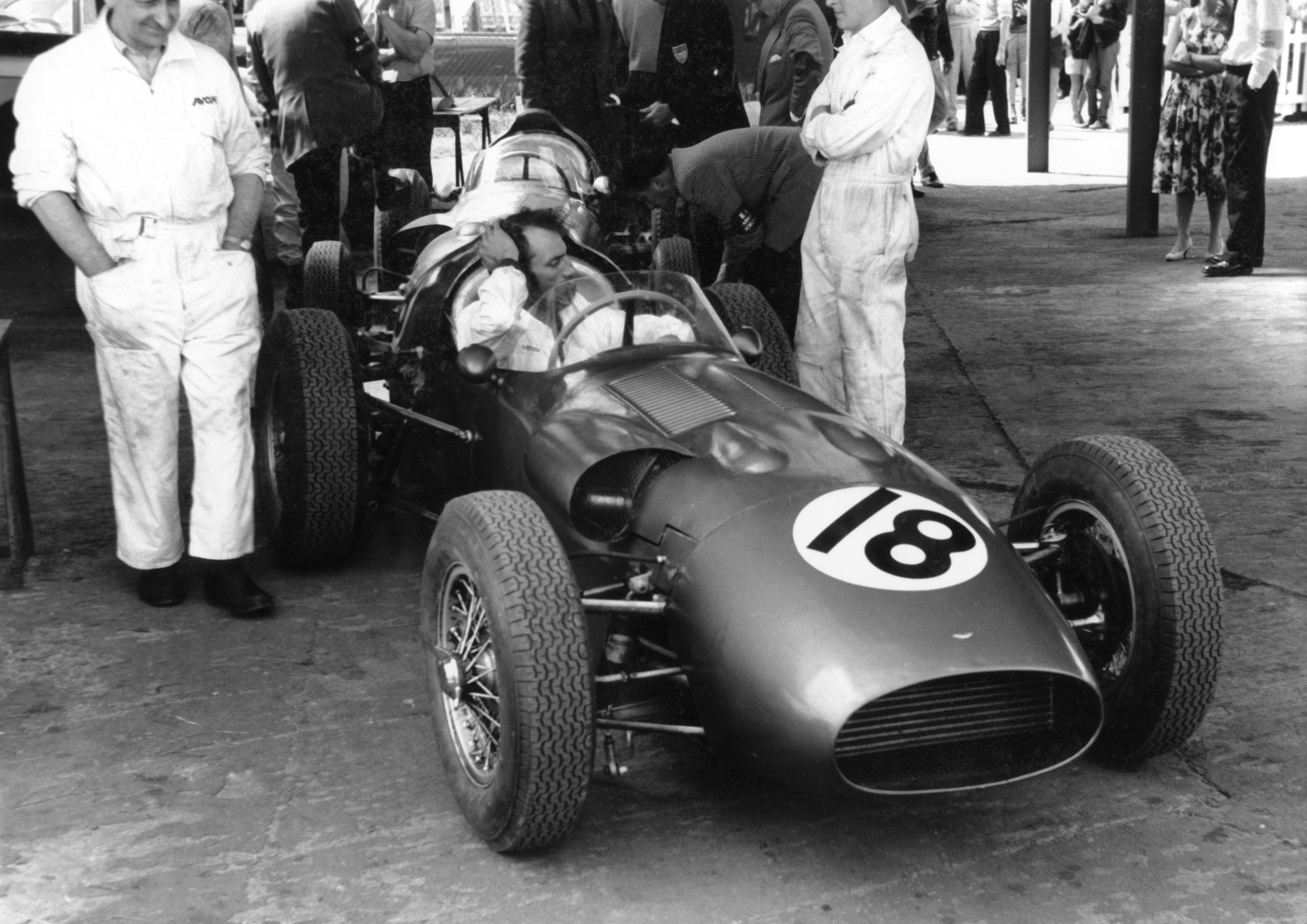 message-editor%2F1607539213584-dbr5-5-with-salvadori-pits-silverstone-british-gp-1960-jpg..jpg