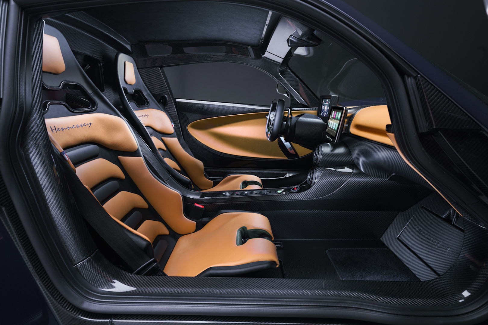 message-editor%2F1608066256895-hennessey-venom-f5-interior-2.jpg