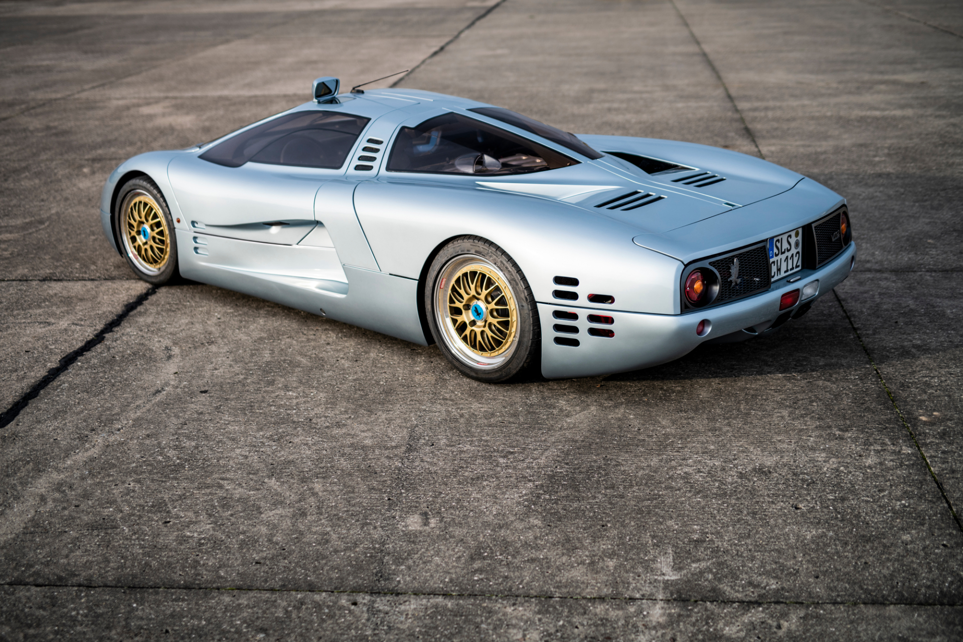 message-editor%2F1608085082246-1993-isdera-commendatore-112i-_1.jpg