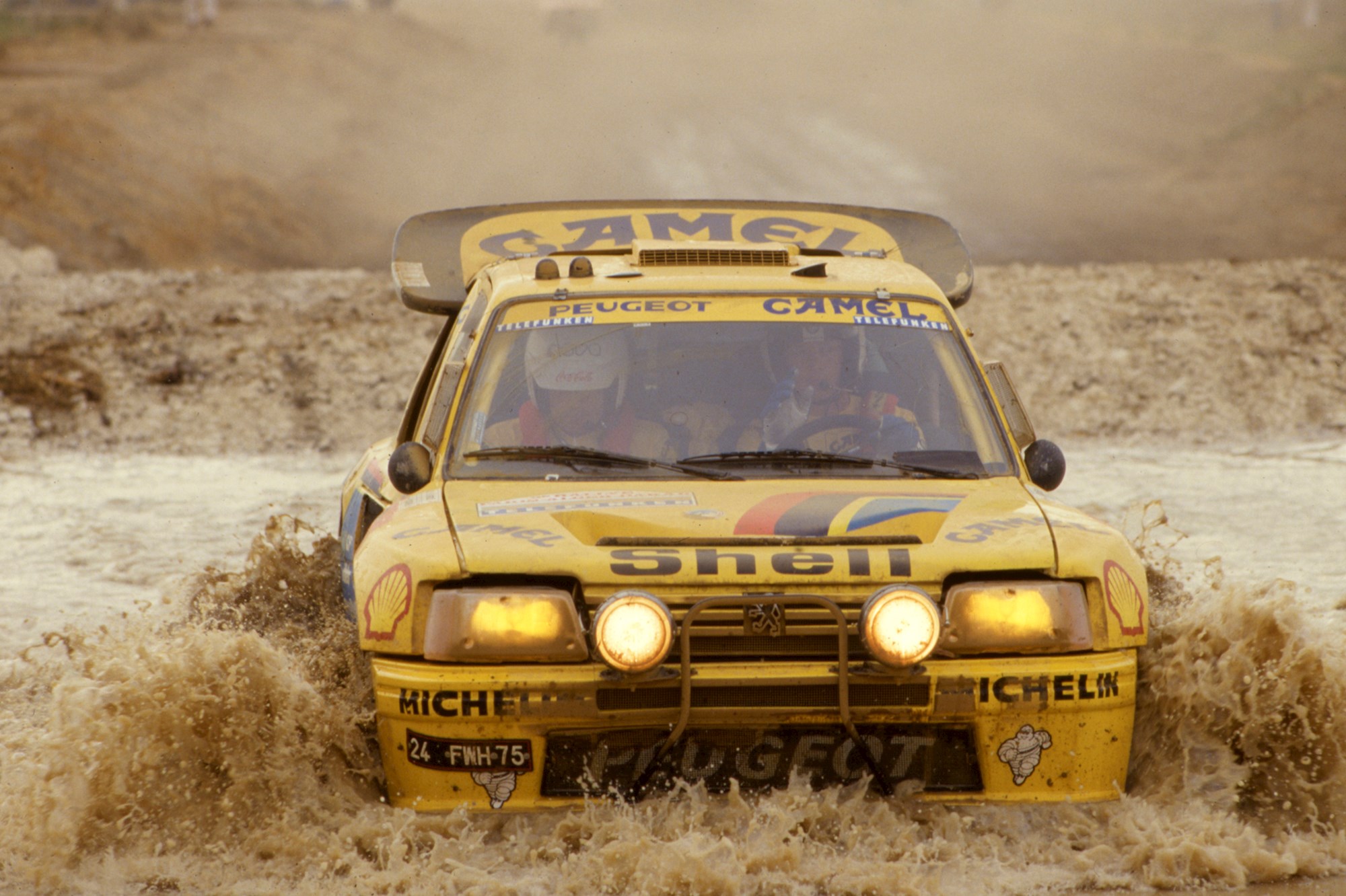 message-editor%2F1610646864709-peugeot_205_t16_dakar_6.jpeg