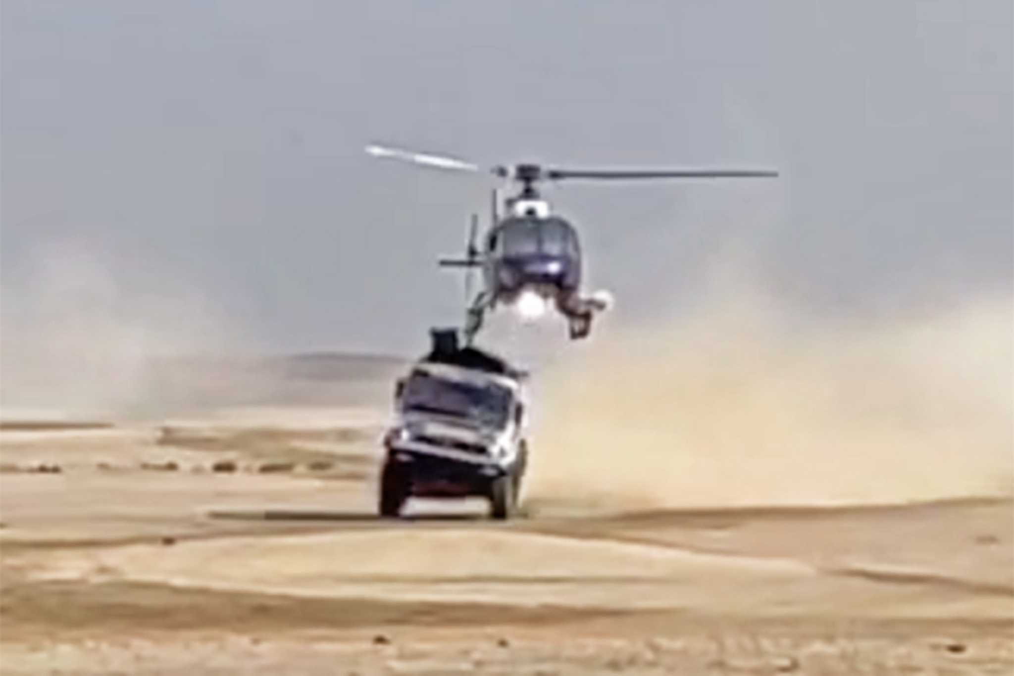 message-editor%2F1611068621906-dakar_truck_helicopter_crash_inline.jpg