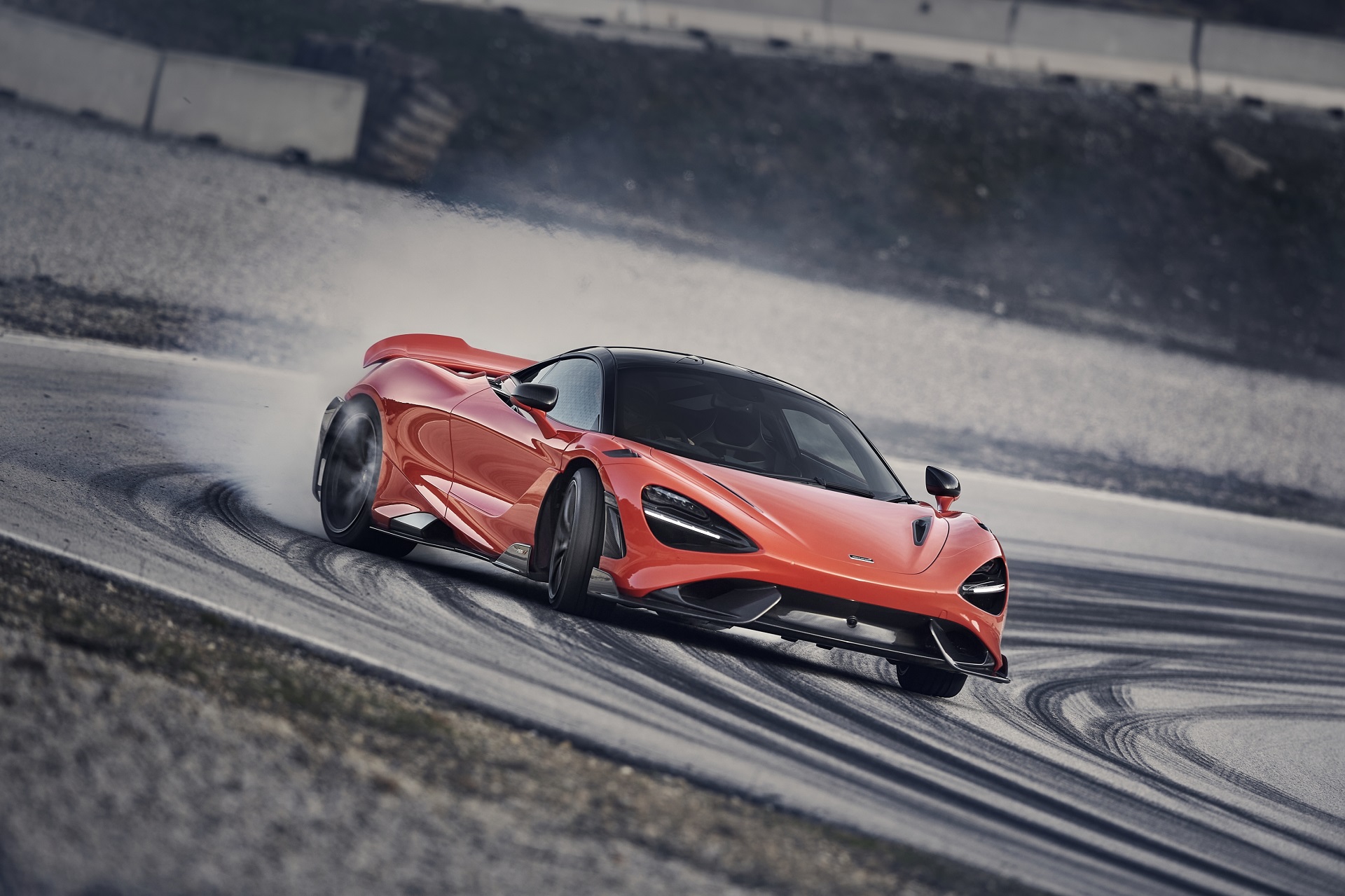 message-editor%2F1611933239911-medium-11862-mclaren765lt.jpg