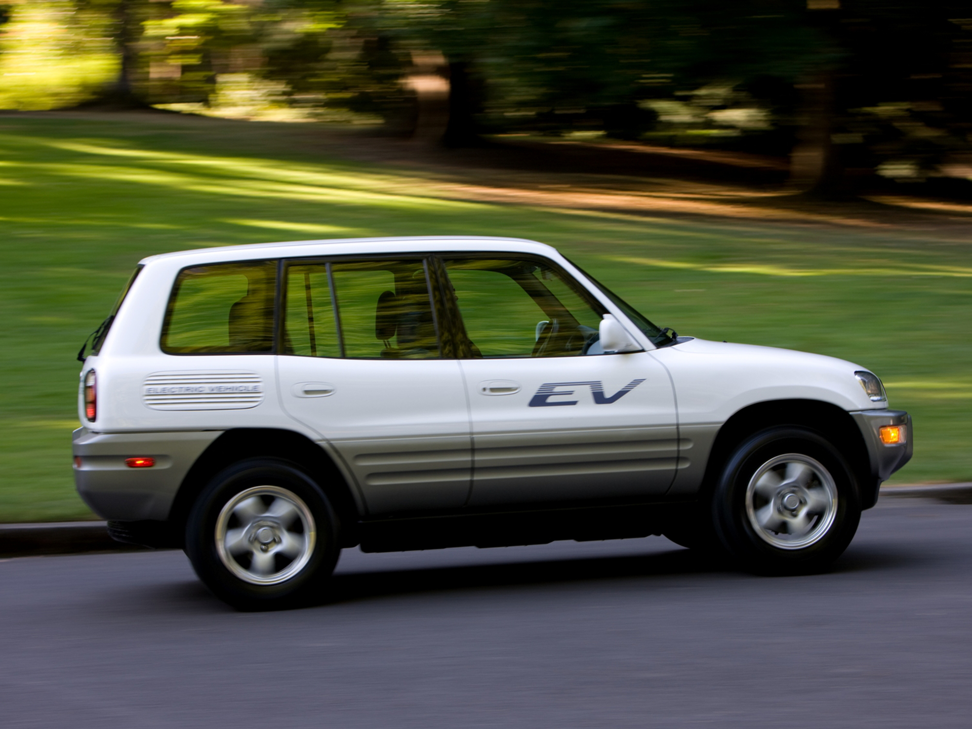 message-editor%2F1613033441477-2002_-_2003_toyota_rav4-ev_at_sustainable_mobility_seminar_portland_2008_-_008.jpg