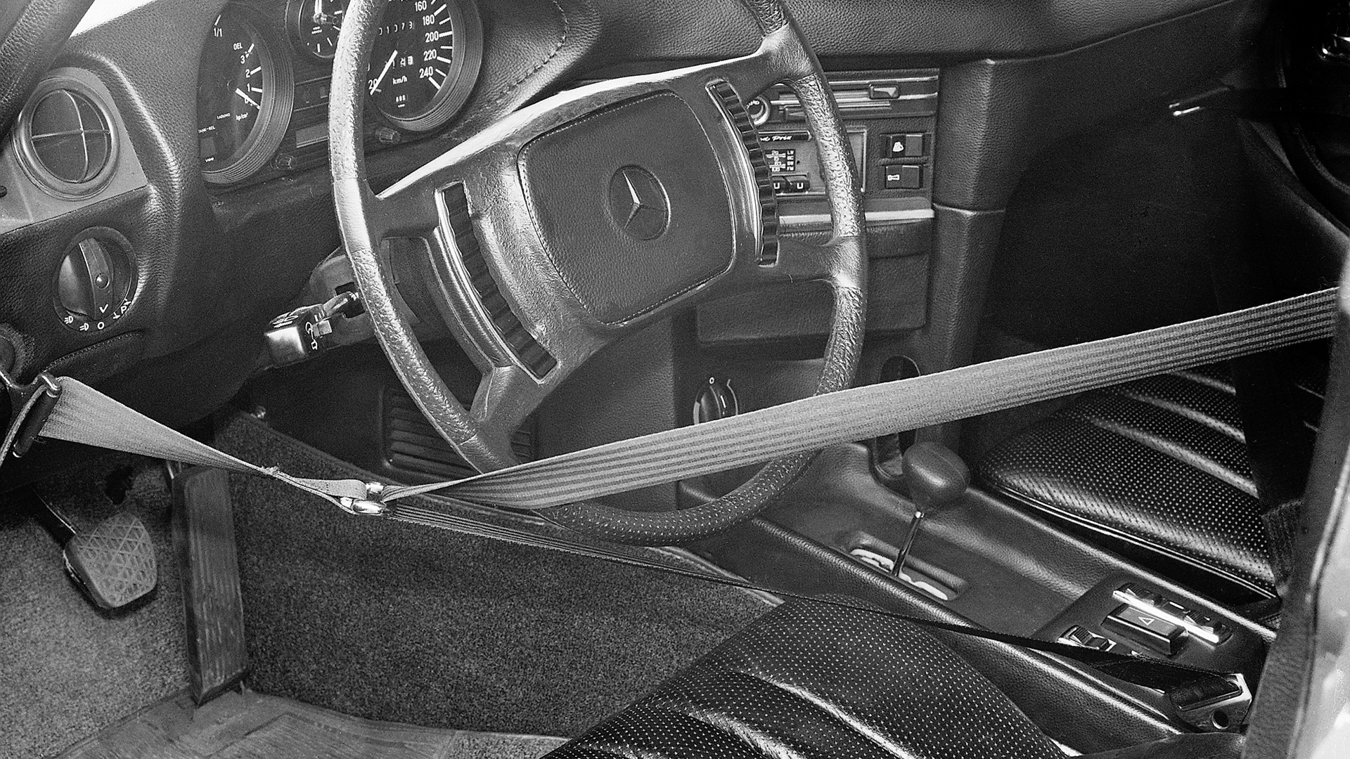 An early Mercedes-Benz restraint system with seat belts. 