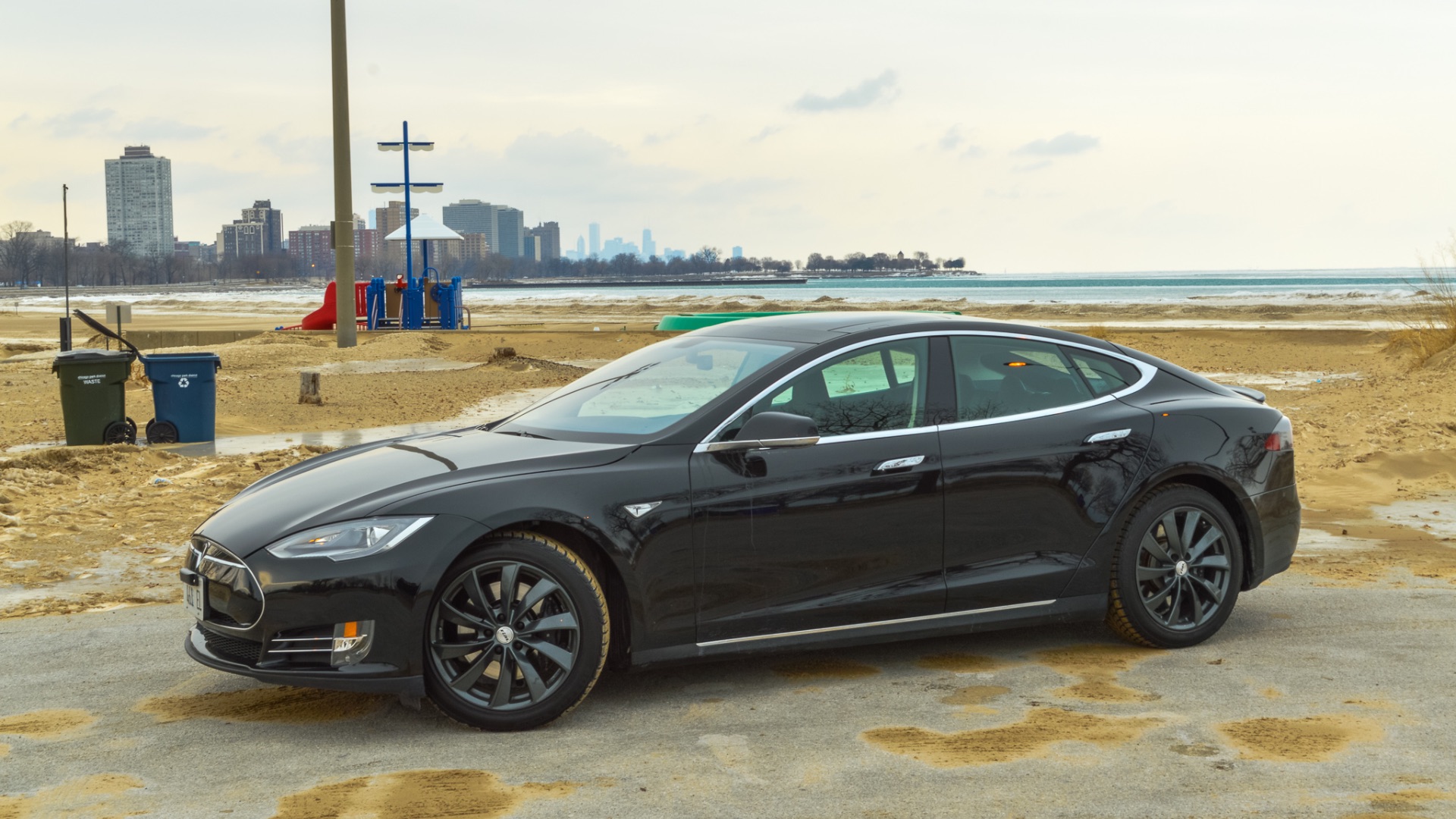 An O.G. Tesla Model S with ZERO steering feel.