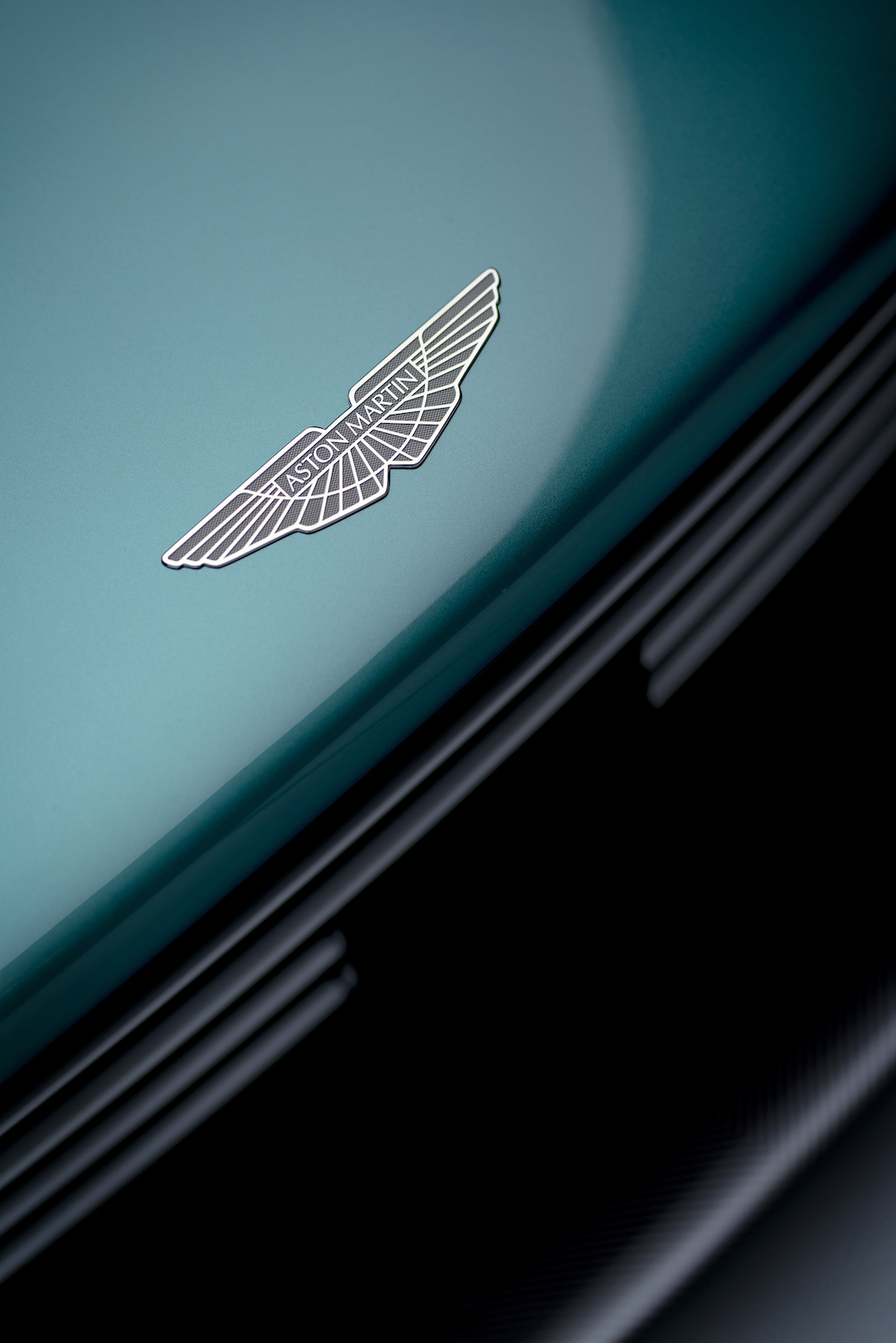 message-editor%2F1626298488880-astonmartinvalhalla_09.jpg