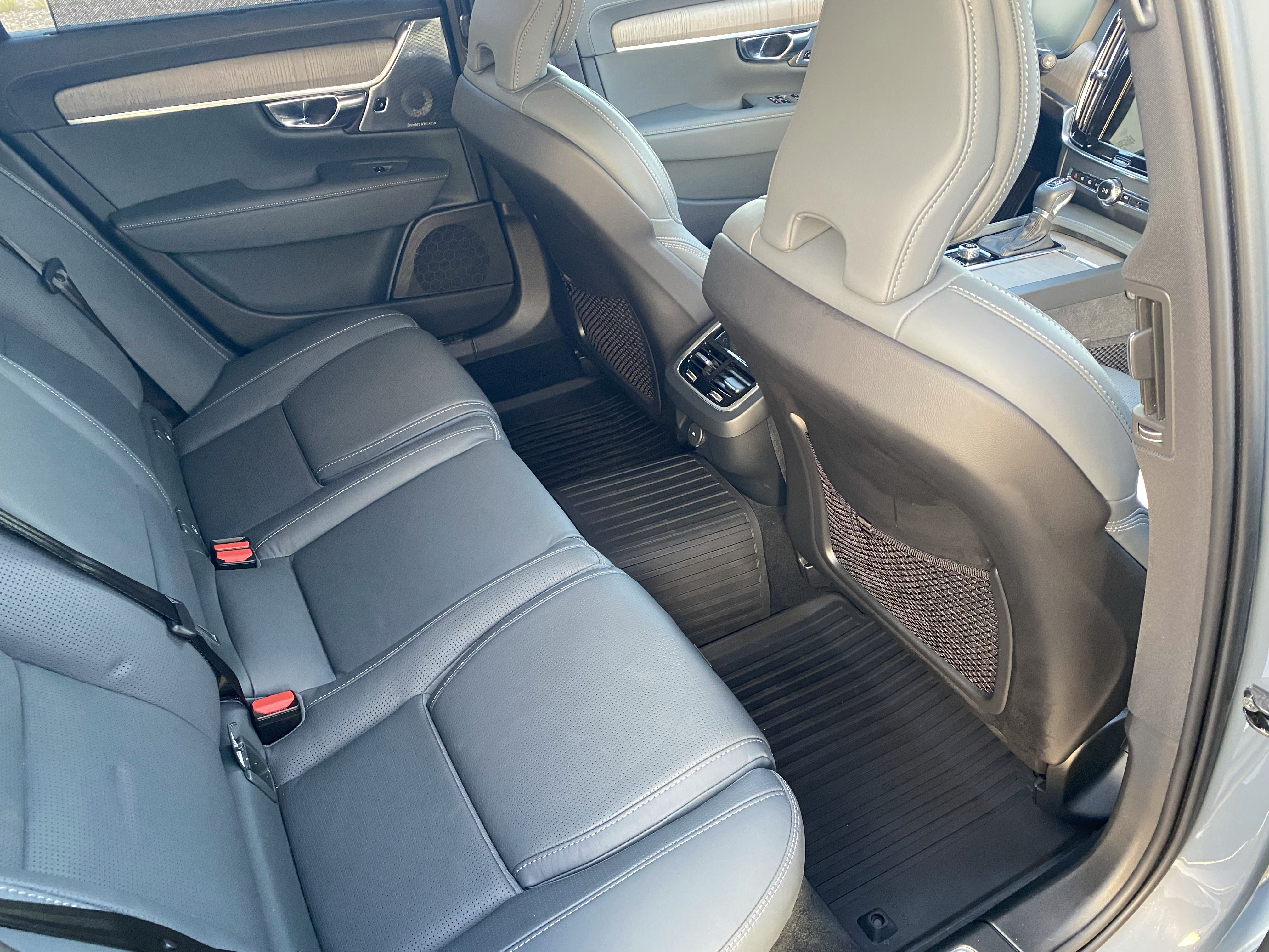 2021 Volvo V90 Cross Country rear rubber floor mats