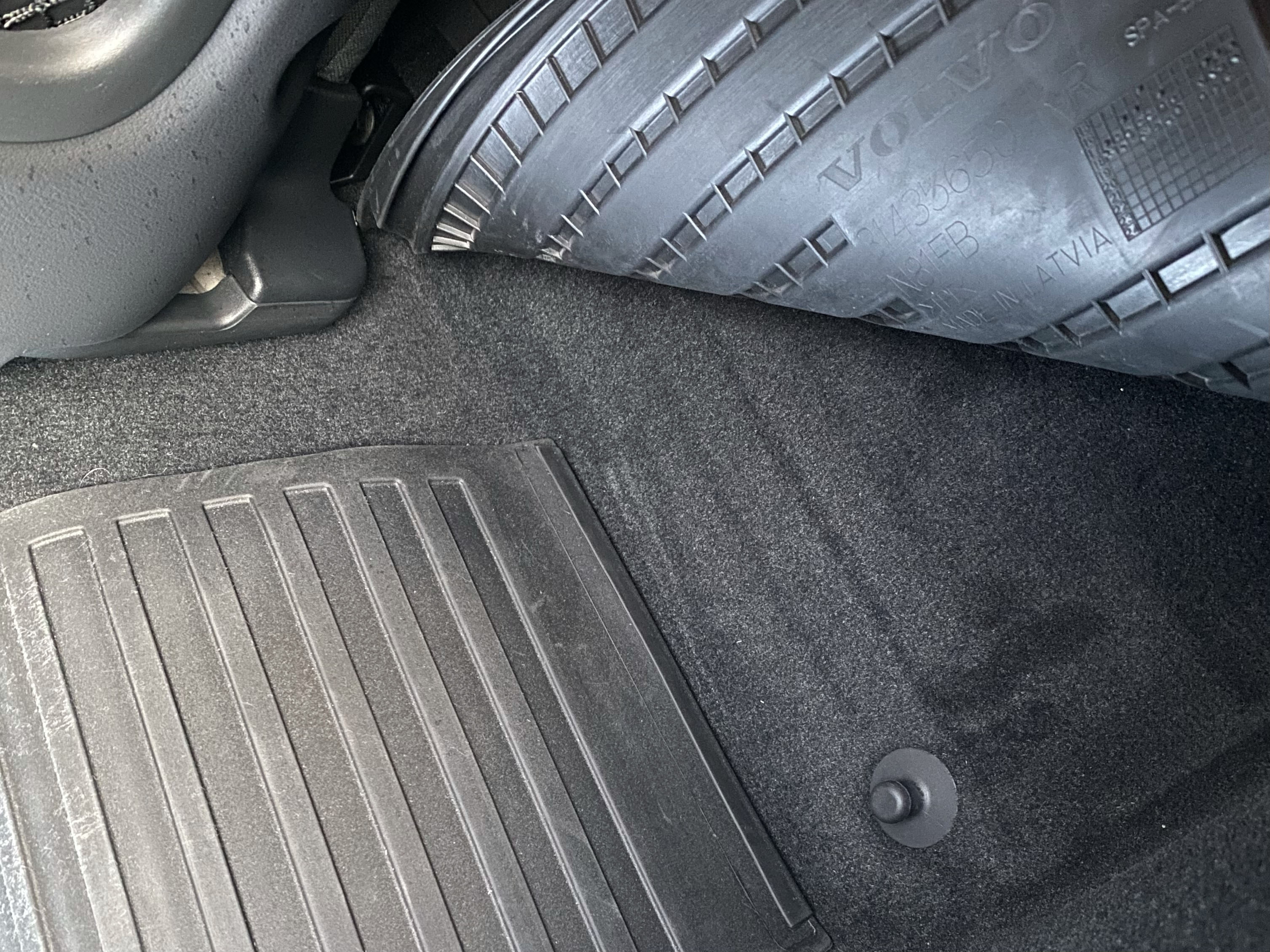 2021 Volvo V90 Cross Country rubber floor mats