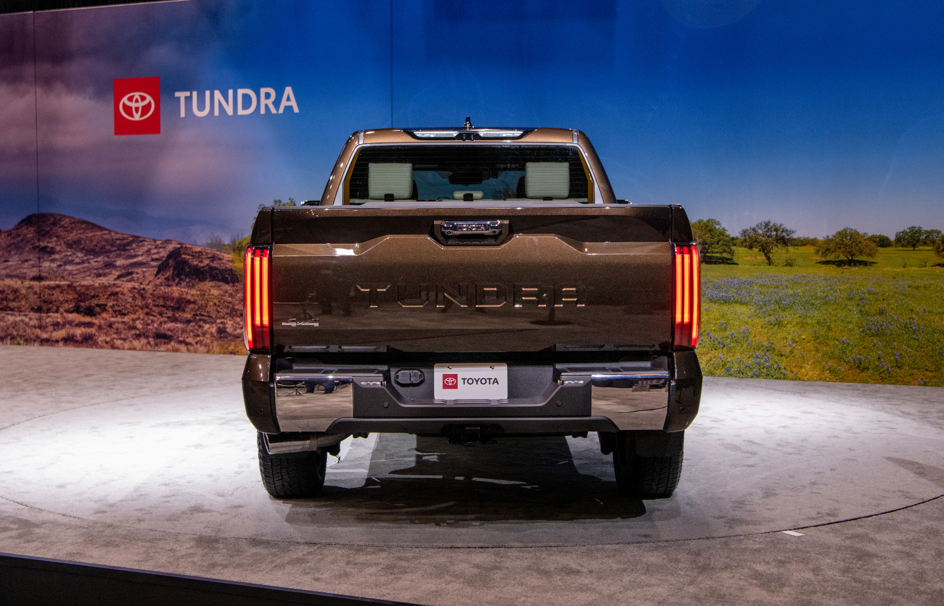 message-editor%2F1632095849214-2022_toyota_tundra_1794_trd_smokedmesquite_018.jpg