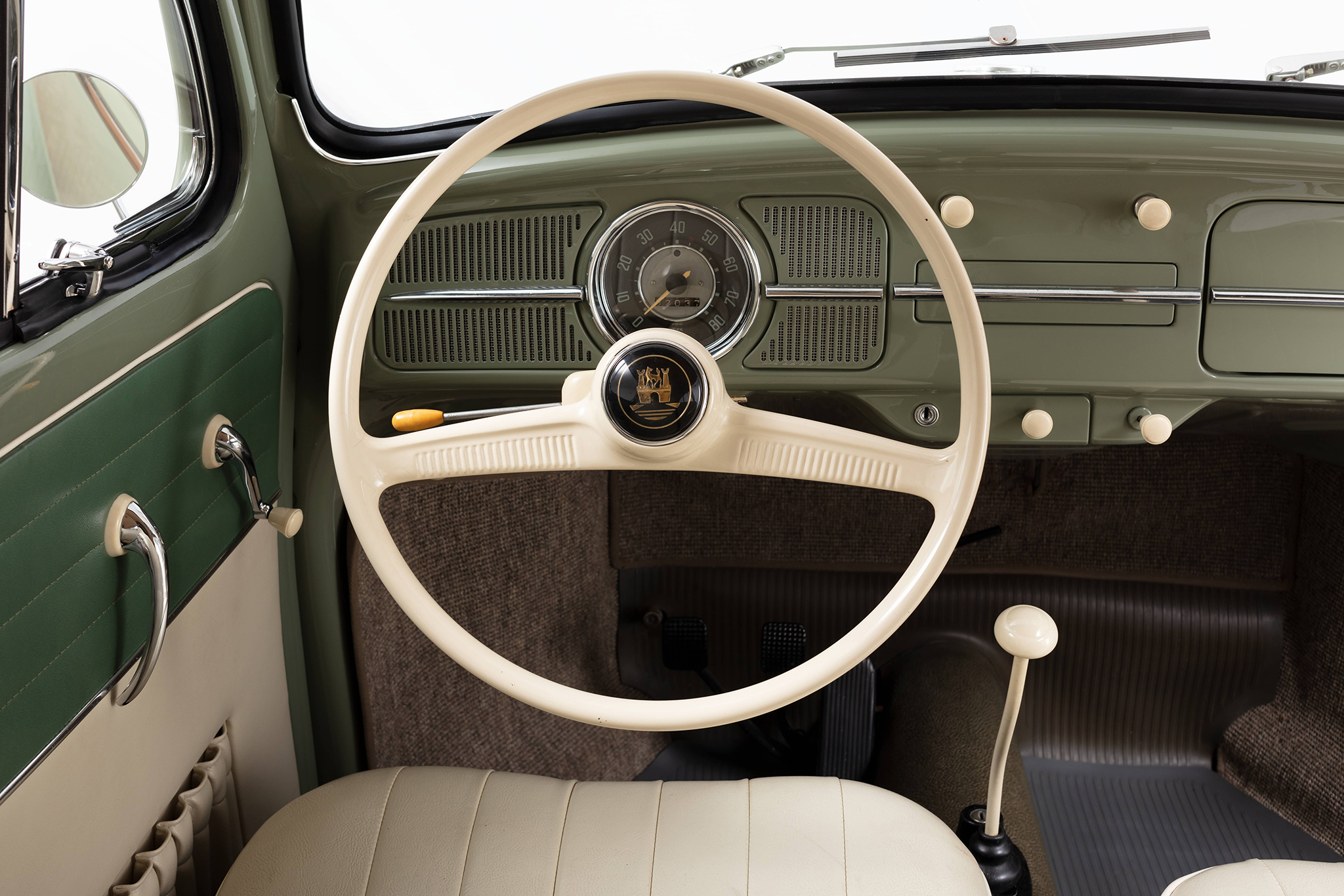 message-editor%2F1639551082034-1938_volkswagen_type1sedan_interior.jpg