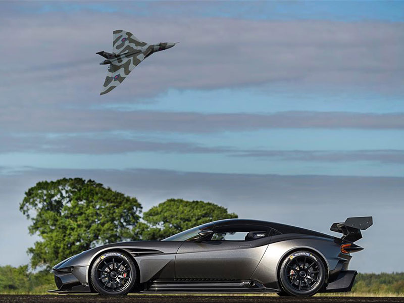 0421160-aston-martin-vulcan-art-2.jpg