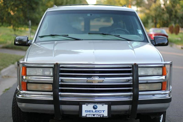 10cheapcarsworthbuy_1998chevroletsuburban_art.jpg