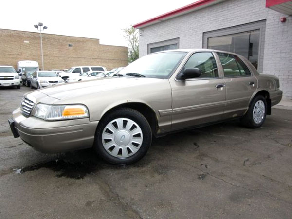 10cheapcarsworthbuy_fordcrownvictoria_art.jpg