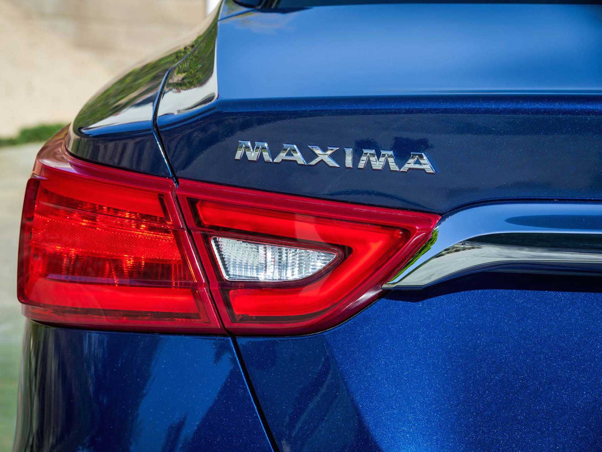 2016_nissan_maxima_45_0.jpg