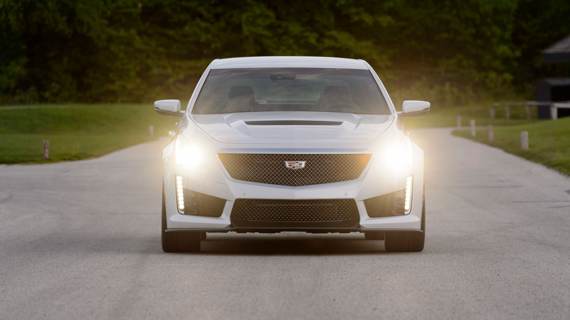 2016cadillacctsv_ss_4.jpg