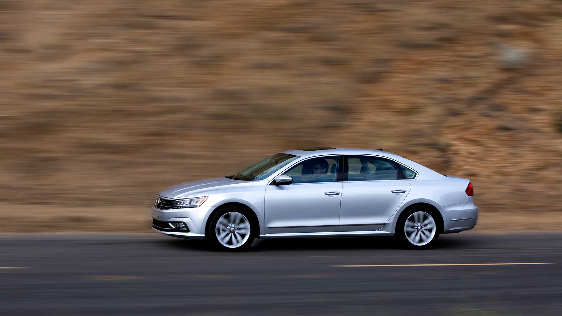 2016vwpassat_gal_2.jpg