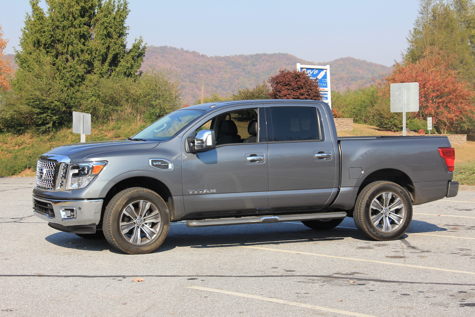 2017-nissan-titan-v8-4x4-evan-yates-12.jpg