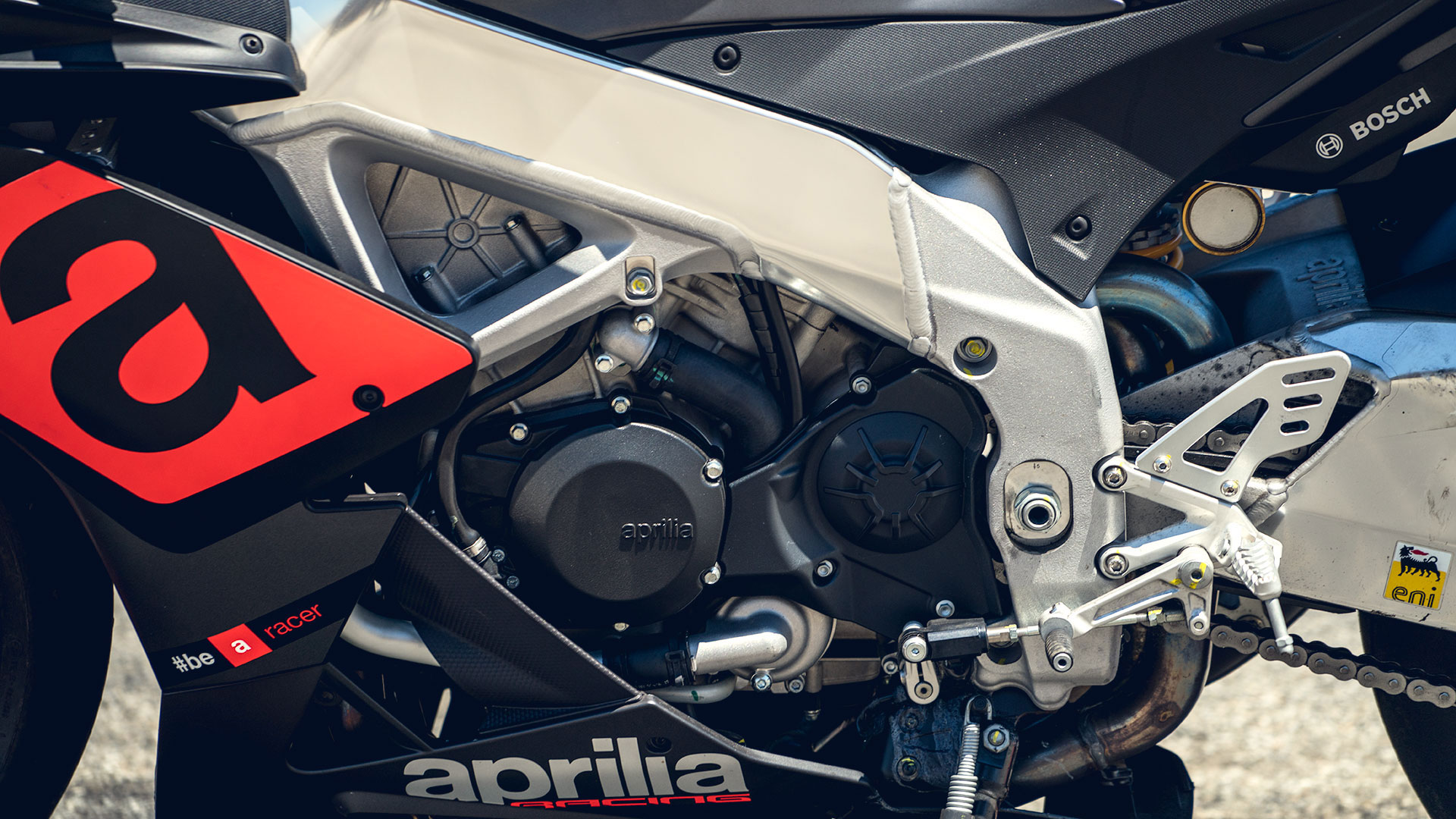 aprilia-rsv4rr-drive-gal-4.jpg