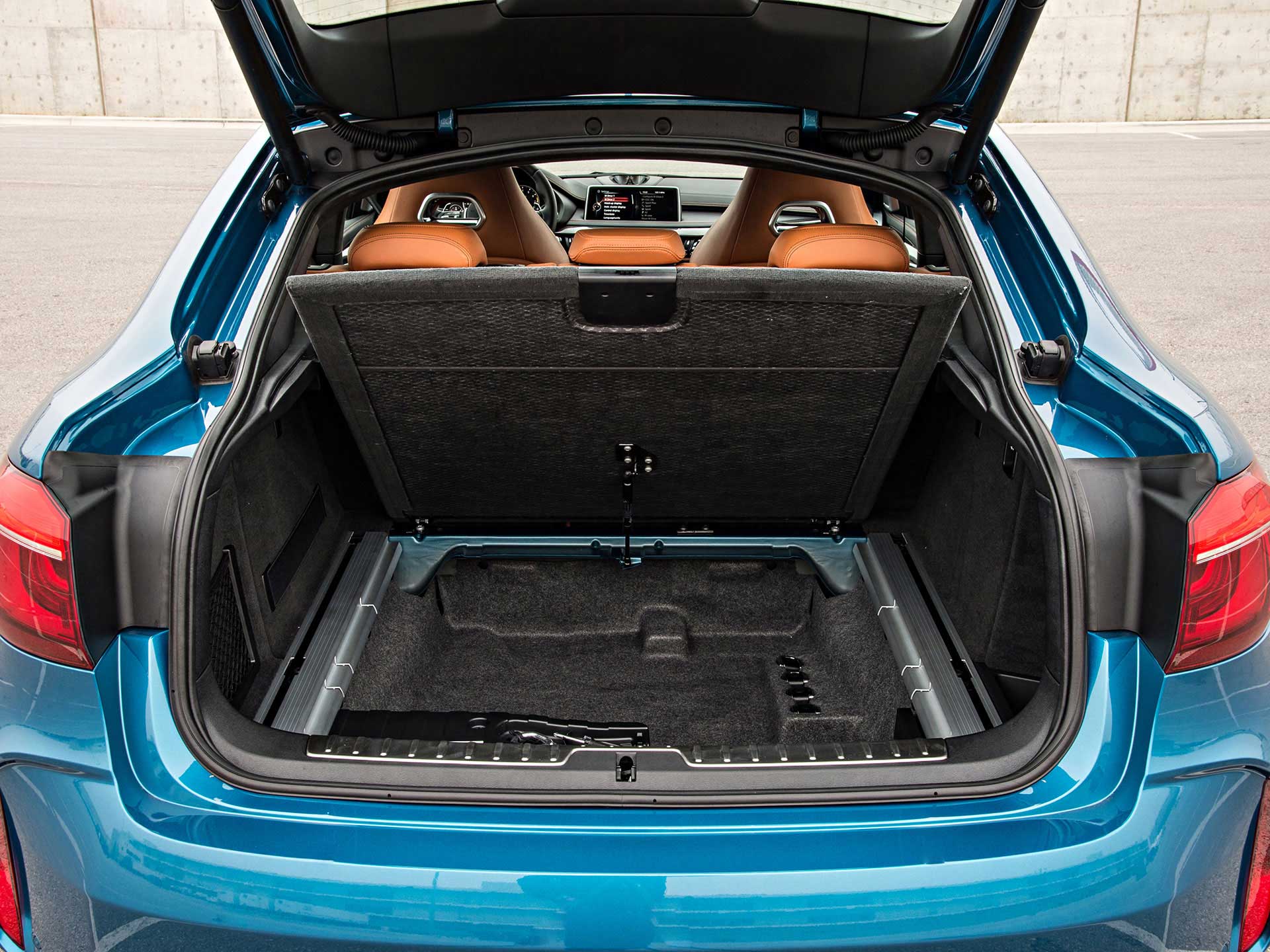 bmw-x6m-trunk.jpg