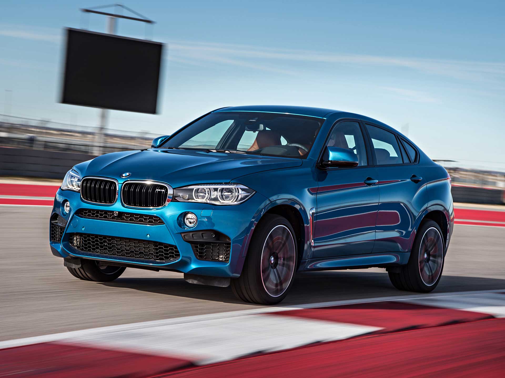 bmw_x6m_track.jpg