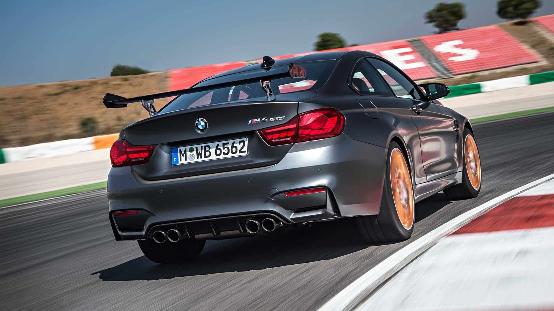 bmwm4gts_100715_ss_15.jpg