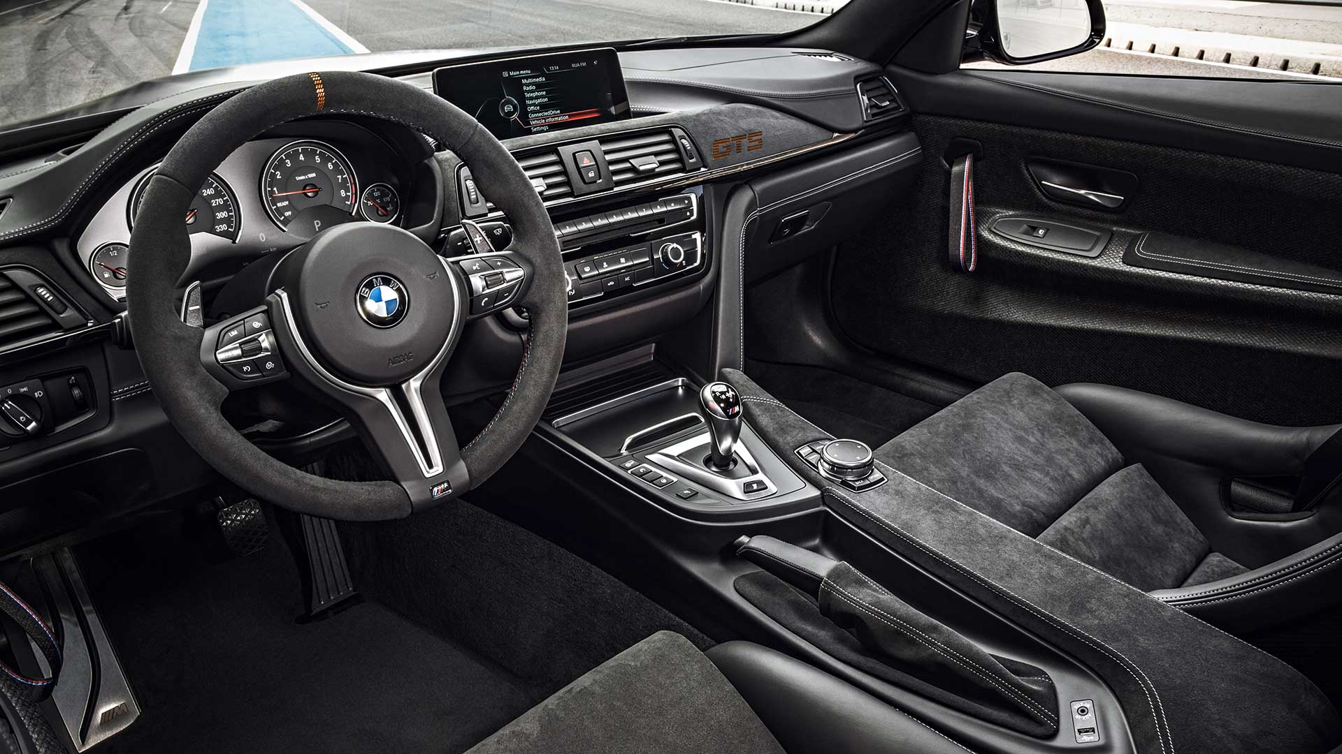 bmwm4gts_100715_ss_8.jpg