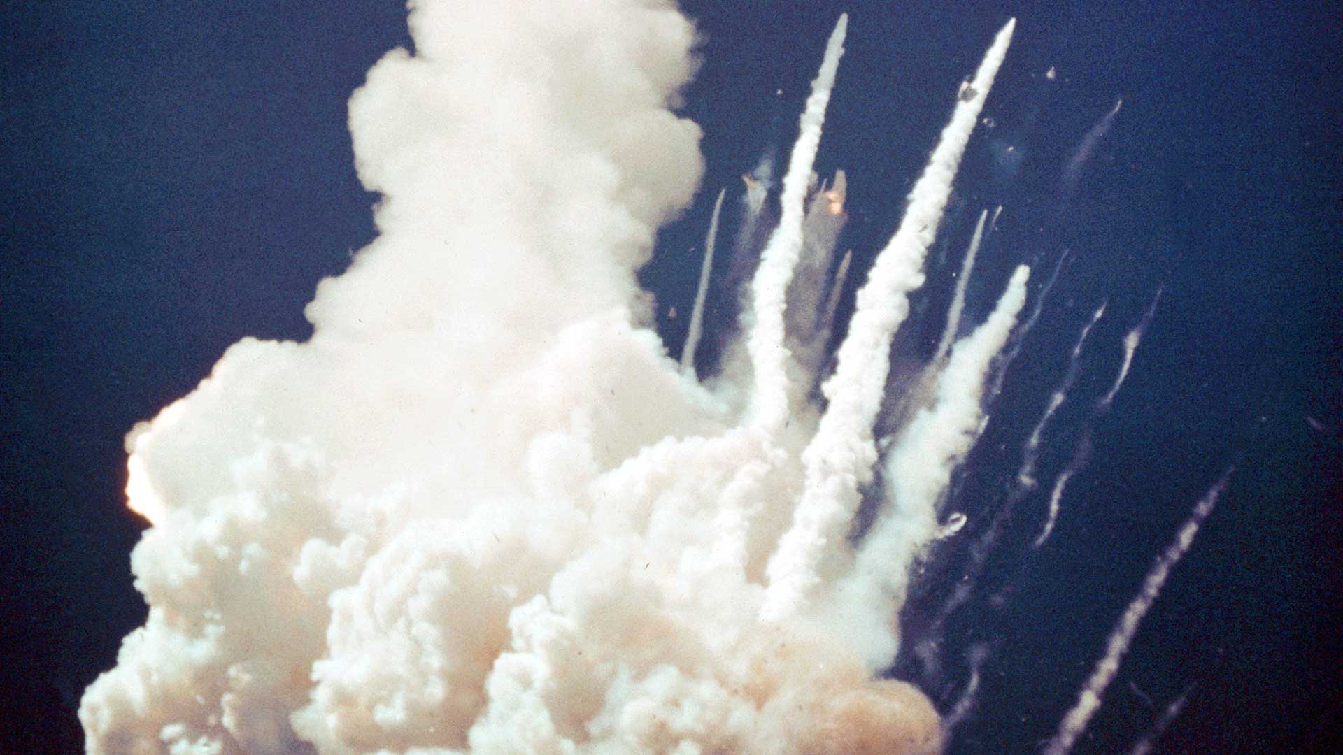 challenger-explosion-ss-10.jpg