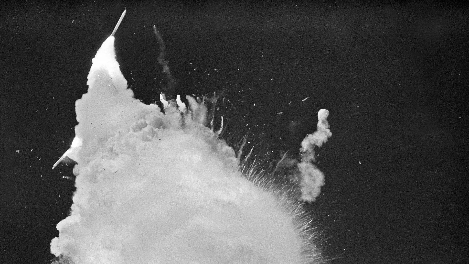 challenger-explosion-ss-8.jpg