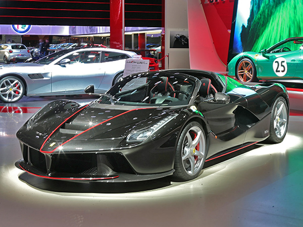 ferrari-laferrari-aperta-paris-inline.jpg