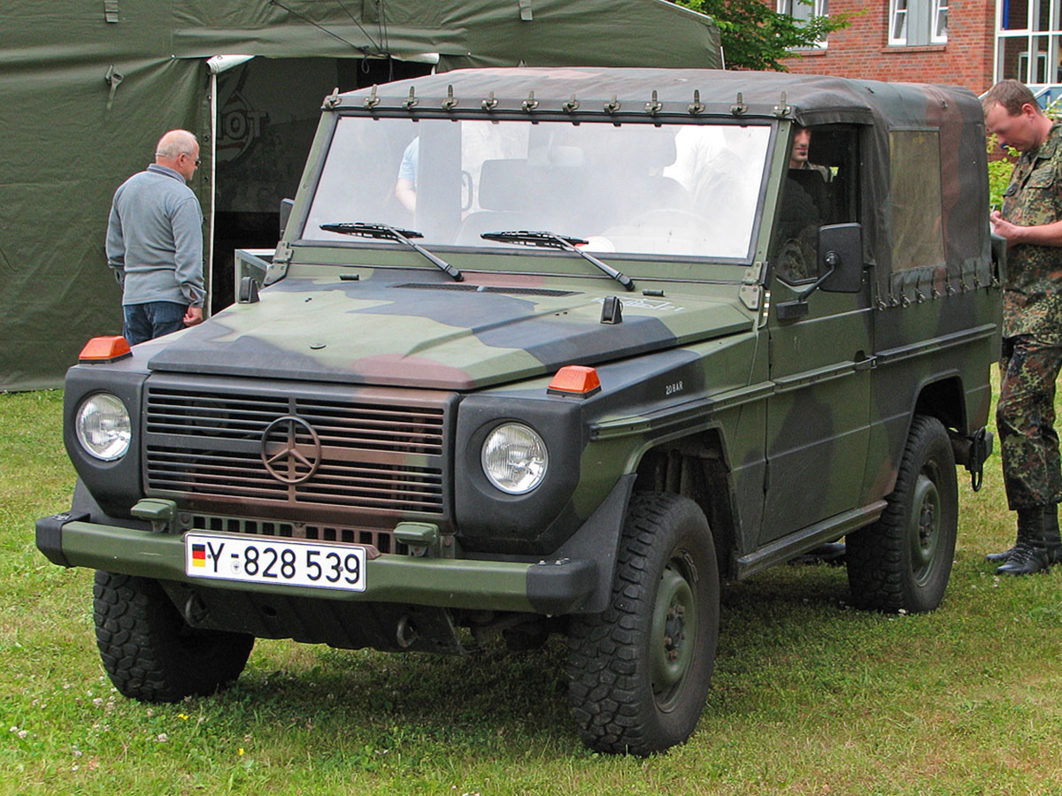 history-military-vehicles-mercedes-benz-g-wagen-art.jpg