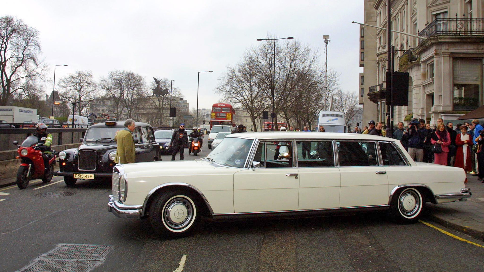 johnlennoncars_mercedes600limousine_ss_0.jpg