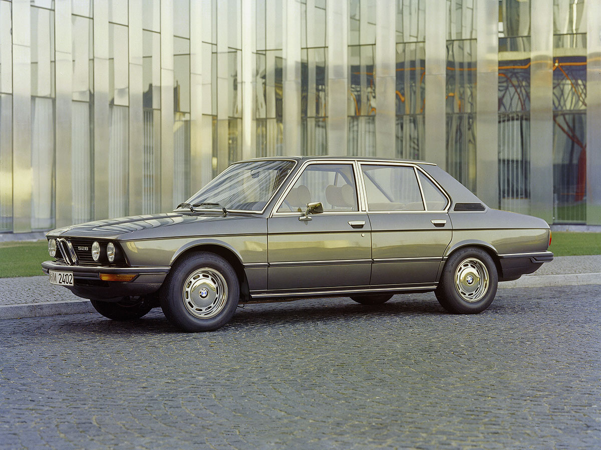 lovestorybmw528e_art_1.jpg