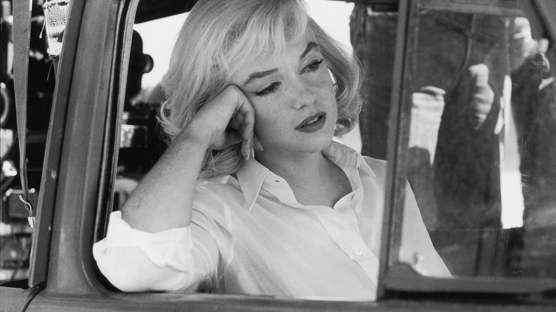 marilyn-monroe-moving-ss-4_0.jpg