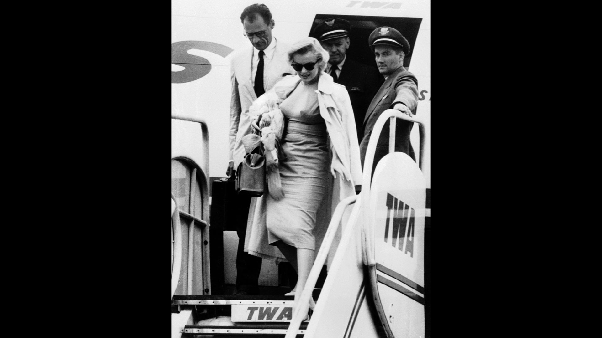 marilyn-monroe-moving-ss-7_0.jpg