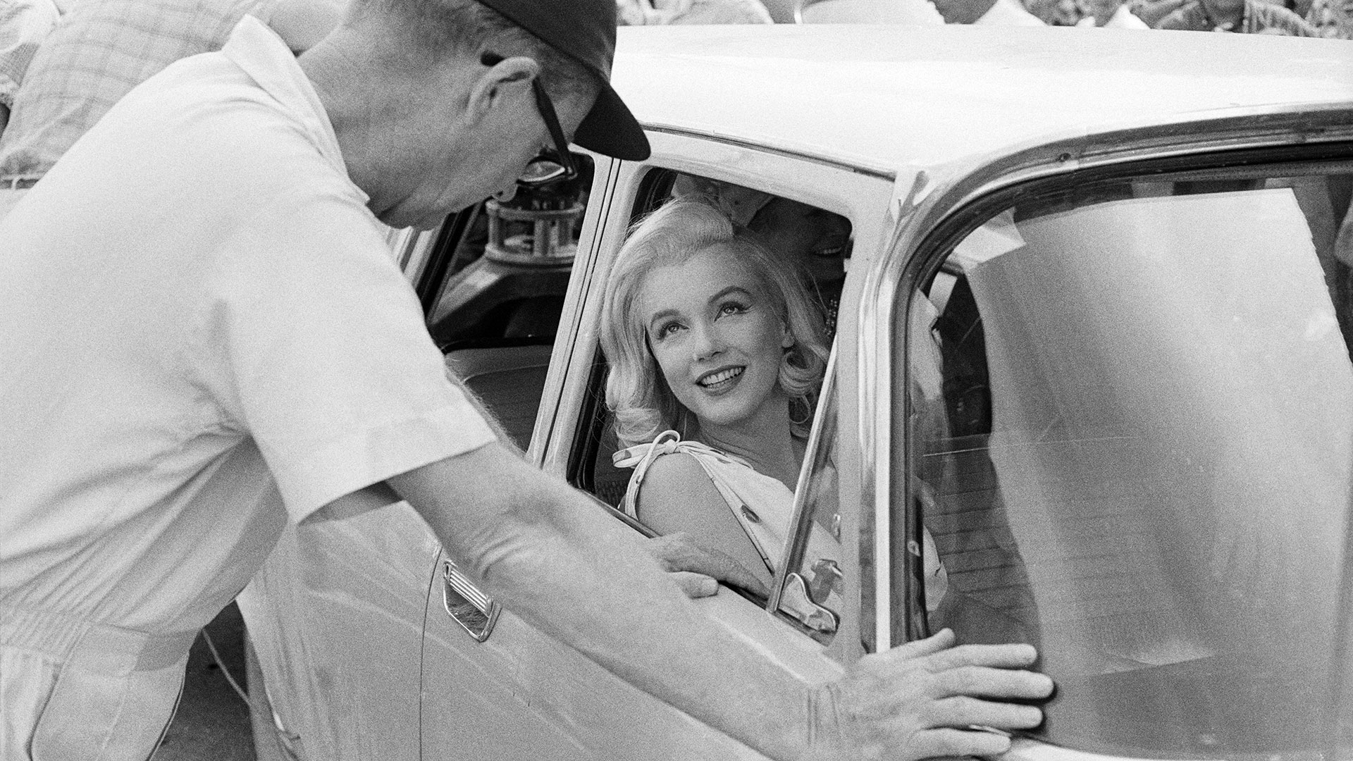 marilyn-monroe-moving-ss-8_0.jpg