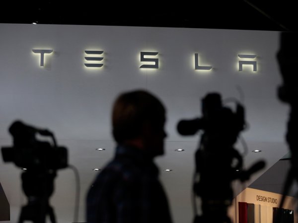 Tesla Continues to Hire Employees Away From Apple