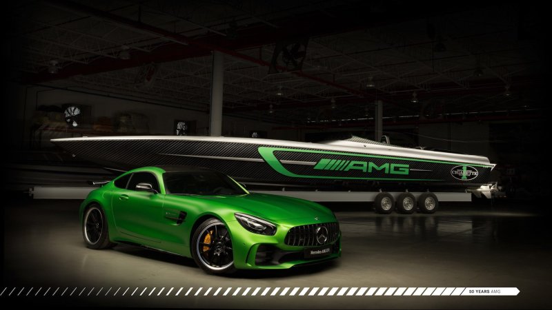 Mercedes AMG Built a 3,100-Horsepower Cigarette Boat