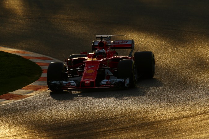 Kimi Raikkonen Noses Ahead of Lewis Hamilton in F1 Testing