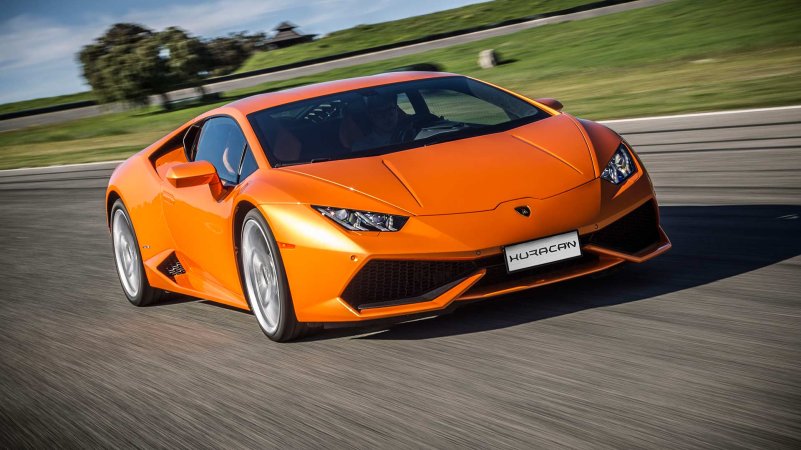 Rich 22 Year-Old Parks His Lamborghini Huracan in Mayor’s Spot