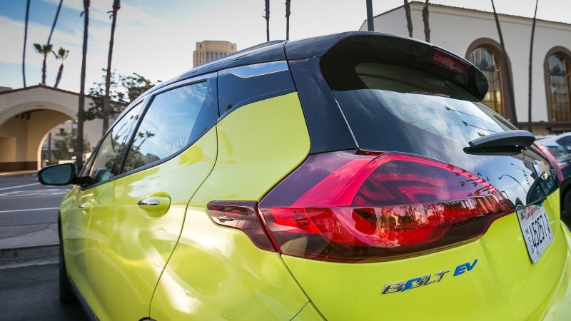 GM’s Carshare Service Maven Adds 100 Chevy Bolts to LA Fleet