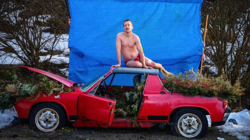 American Hero Lampoons Beyoncé Pregnancy Photo With His Own Porsche 914