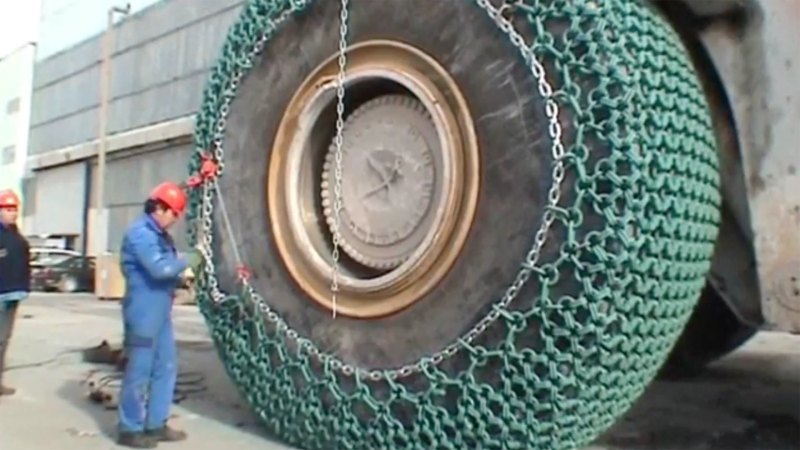 Putting Chains on a Massive Front-End Loader’s $60,000 Tires Isn’t Easy